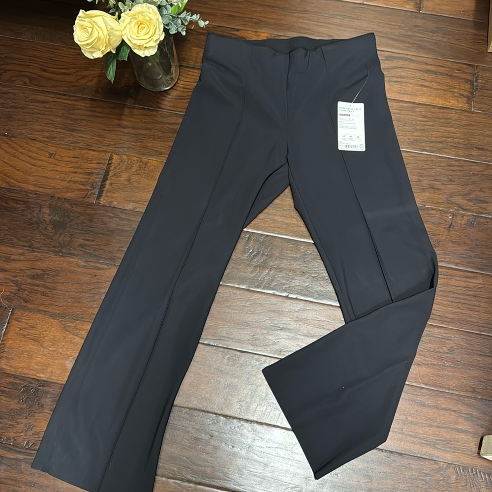 Athleta NWT mercurial crop flare pant MT black